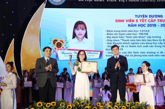 Tuyên dương 198 cá nhân và 24 tập thể ‘Sinh viên 5 tốt’ cấp T.Ư - ảnh 4