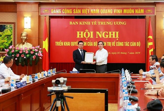 Những nhân sự mới được Bộ Chính trị, Ban Bí thư điều động, luân chuyển - ảnh 5