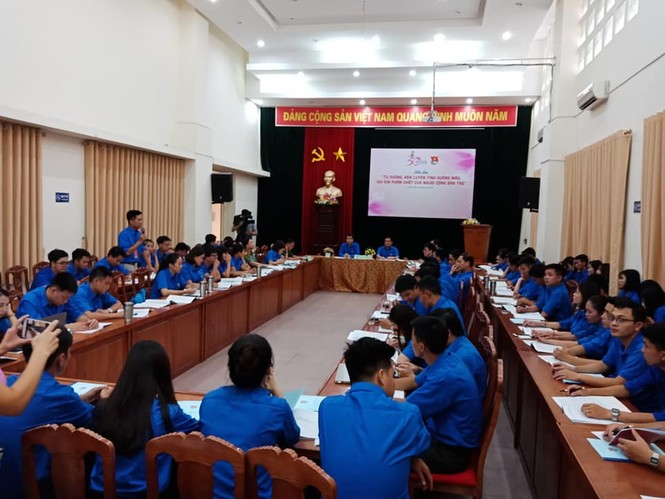 Cán bộ đảng viên trẻ không để thông tin lệch lạc từ facebook, zalo chi phối - ảnh 2