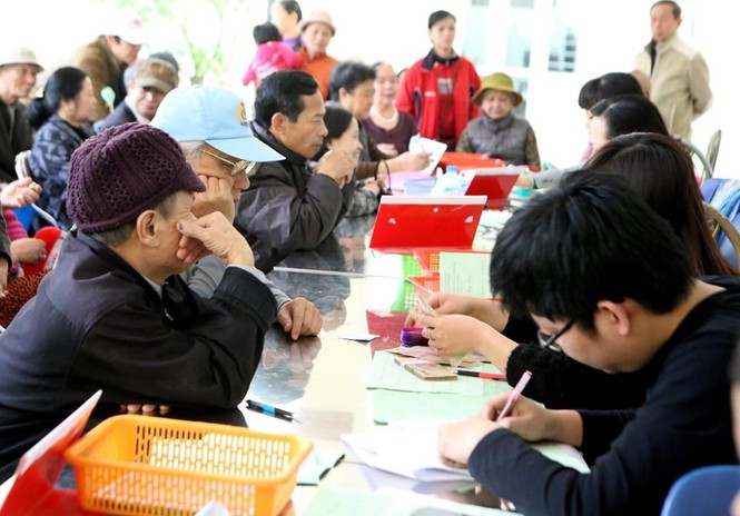 Sáp nhập huyện, xã, bao nhiêu cán bộ 'mất ghế'? - ảnh 1