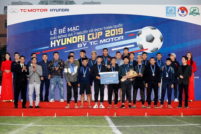 Thành Lương giúp EOC vô địch giải bóng đá 7 người toàn quốc - ảnh 9