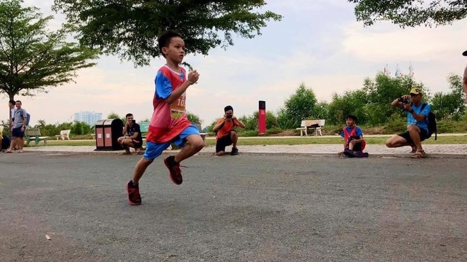 Tiền Phong Marathon: 4 runner nhí của CLB chạy bộ trẻ em mồ côi Elite tranh tài - ảnh 2