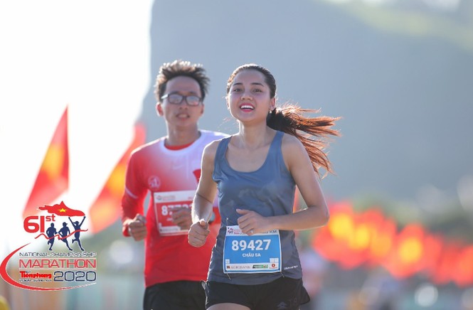 Nữ diễn viên 'Hoa hồng trên ngực trái' đoạt huy chương marathon - ảnh 1