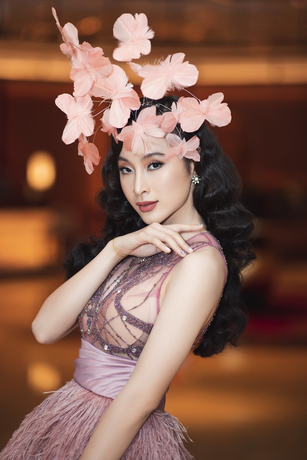 Angela Phương Trinh mặc váy trong suốt đi sự kiện - ảnh 2