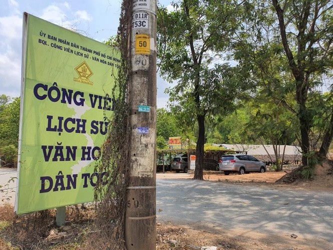 Đất công bị chiếm giữ như chốn không người ở TPHCM, Bình Dương - ảnh 1