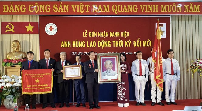 Bệnh viện xác lập 7 kỷ lục nhận danh hiệu Anh hùng lao động thời kỳ đổi mới - ảnh 1