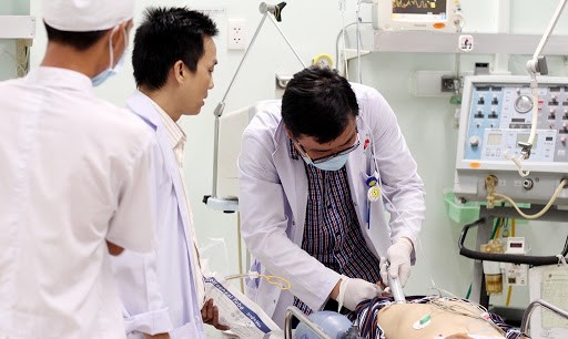 Gọi cấp cứu 115 TPHCM nhưng xe tư nhân đến chuyển bệnh - ảnh 2