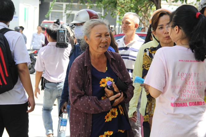 Kết thúc thi Toán: Thí sinh hớn hở, cập nhật lời giải - ảnh 15