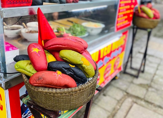 Bánh mì yêu nước ấm lòng người khó khăn - ảnh 3