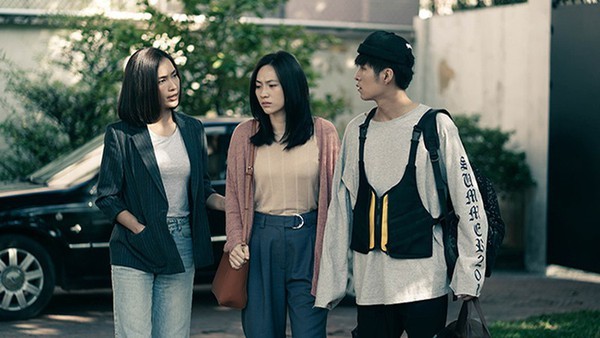 Sau loạt hình “gây bão”, Ái Phương và Phương Anh Đào lại “dính như sam” - ảnh 1