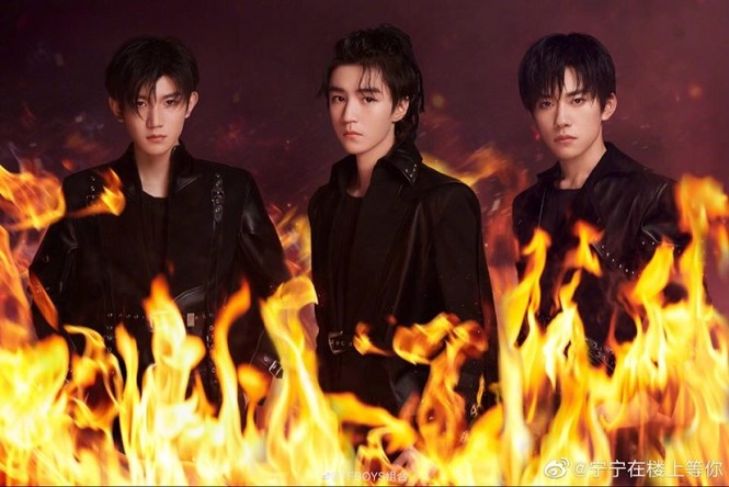 Poster kỷ niệm 7 năm của TFBOYS bị Vu Chính đăng đàn tố đạo nhái - ảnh 1