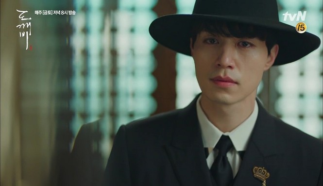 3 vật bất ly thân, nhắc tên là nhớ ngay những vai diễn của Lee Dong Wook - ảnh 1