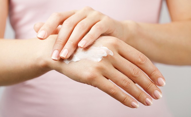 Chăm sóc da tay: Làm thế nào để tay luôn xinh - ảnh 3