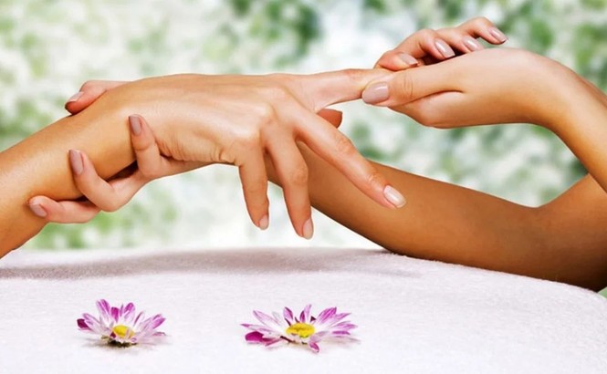 Chăm sóc da tay: Làm thế nào để tay luôn xinh - ảnh 1
