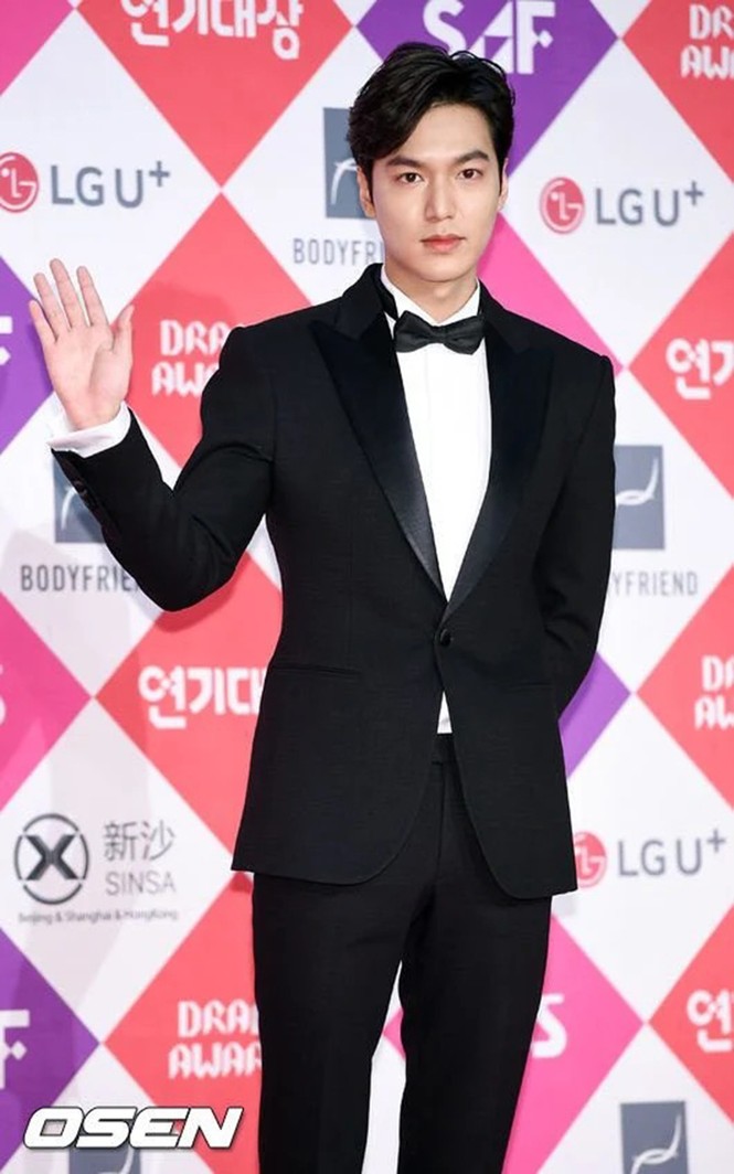Ngắm Lee Min Ho trong các bộ suit để thấy nhan sắc cực phẩm của anh xứng hàng
