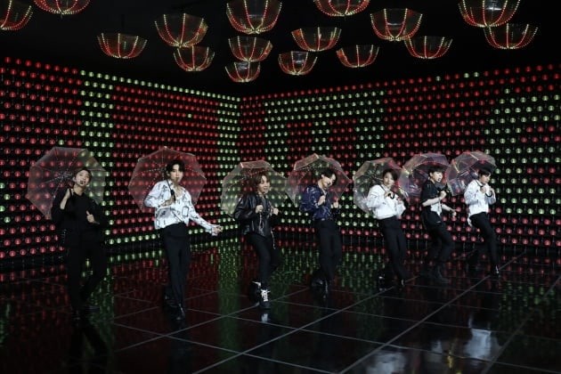 Concert trực tuyến của BTS hút hơn 750.000 khán giả, doanh thu hơn 480 tỷ đồng - ảnh 2