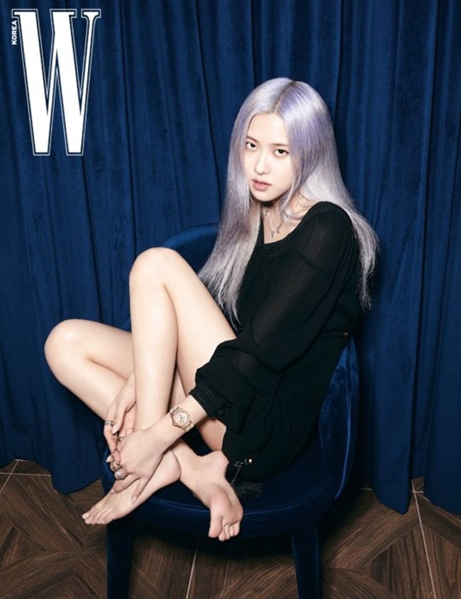 Rosé (BLACKPINK) lại có bộ ảnh siêu đẹp trên W tháng 8 với mái tóc tím khói thần thánh - ảnh 4