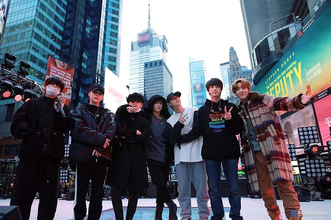 Rất nhiều lần stylist dường như quên mất j-hope cũng là một thành viên của BTS - ảnh 7