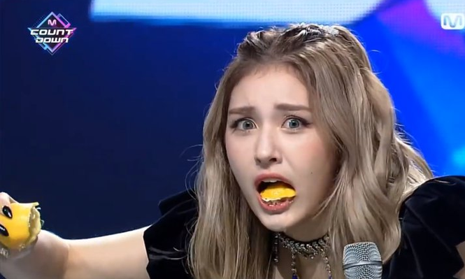 Lý do Jeon Somi phải ăn một quả chanh cực chua sau khi giành cúp của show âm nhạc Mnet - ảnh 3