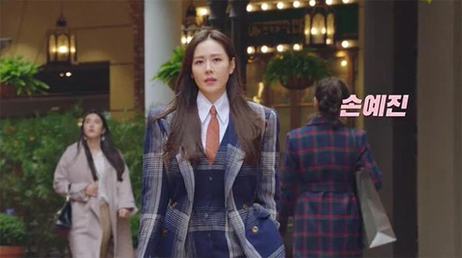 Đụng hàng Jennie, Lisa, Irene, YoonA, chị đẹp Son Ye Jin được khen hay bị chê nhiều hơn? - ảnh 9