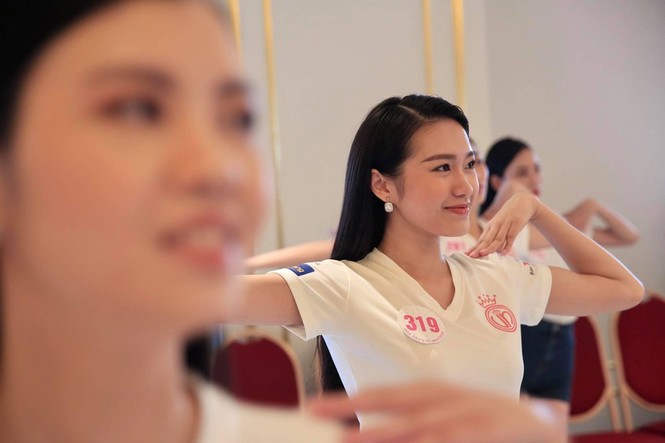 Top 60 Hoa Hậu Việt Nam 2020: Tập luyện hết mình,
