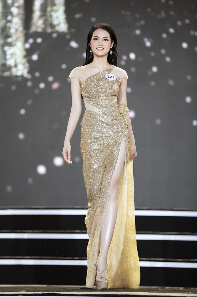 Top 35 Hoa hậu Việt Nam 2020 chính thức lộ diện trong trang phục dạ hội xinh đẹp lộng lẫy - ảnh 24
