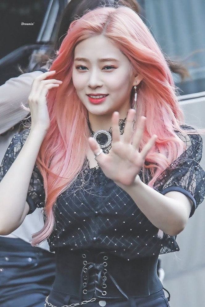 Người sở hữu mái tóc hồng đẹp nhất K-Pop không phải Rosé (BLACKPINK) mà là nam idol này - ảnh 4