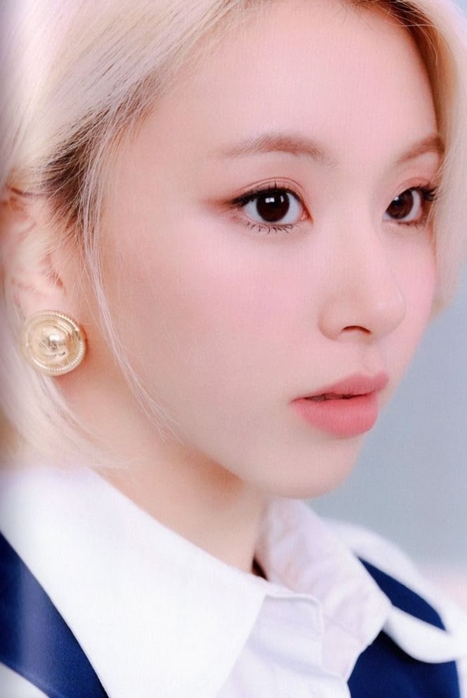 Vì sao netizen Hàn “năn nỉ” stylist cho TWICE mặc trang phục ở album mới phiên bản Retro? - ảnh 24