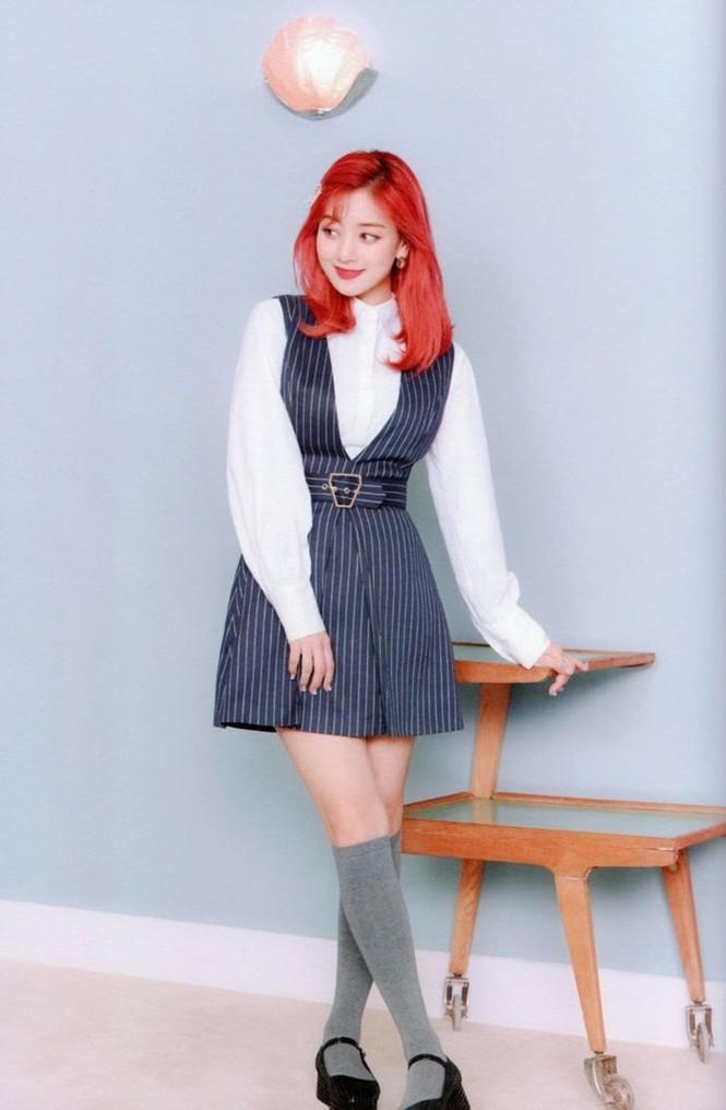 Vì sao netizen Hàn “năn nỉ” stylist cho TWICE mặc trang phục ở album mới phiên bản Retro? - ảnh 17