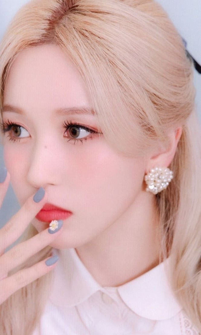 Vì sao netizen Hàn “năn nỉ” stylist cho TWICE mặc trang phục ở album mới phiên bản Retro? - ảnh 20