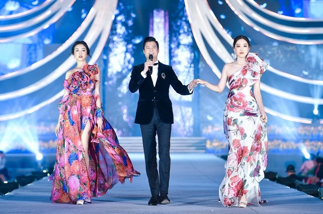 Đỗ Mỹ Linh vừa là Giám khảo, vừa là vedette đêm Người đẹp Thời trang của Hoa Hậu Việt Nam - ảnh 2