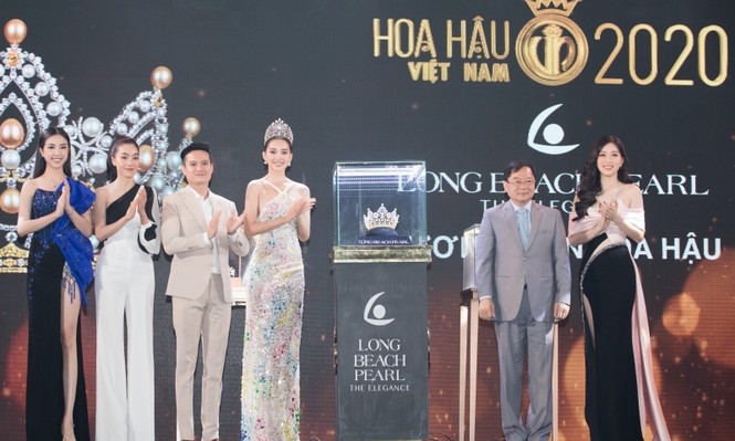 Ngắm cận cảnh vương miện, quyền trượng và ghế đăng quang của tân Hoa Hậu Việt Nam 2020 - ảnh 2