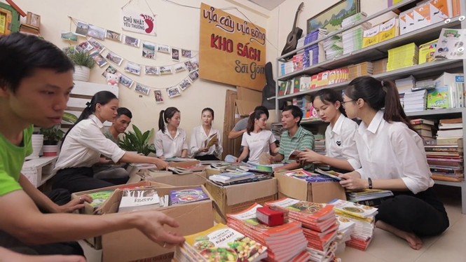 Dự án Nhân ái của Hoa Hậu Việt Nam đưa sách tới cho các em nhỏ ở trường Tiểu học Bù Cà Mau - ảnh 2