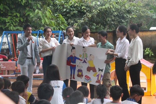 Dự án Nhân ái của Hoa Hậu Việt Nam đưa sách tới cho các em nhỏ ở trường Tiểu học Bù Cà Mau - ảnh 6