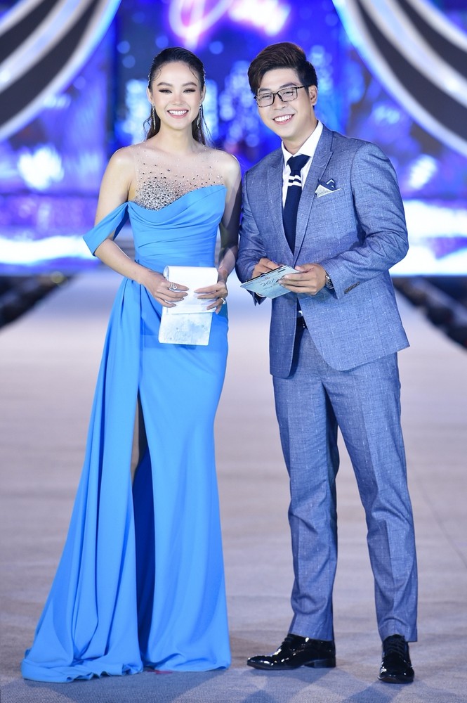 Tiểu Vy, Mỹ Linh, Lương Thuỳ Linh khoe vai trần & chân dài cực phẩm đêm thi Người đẹp Biển - ảnh 8