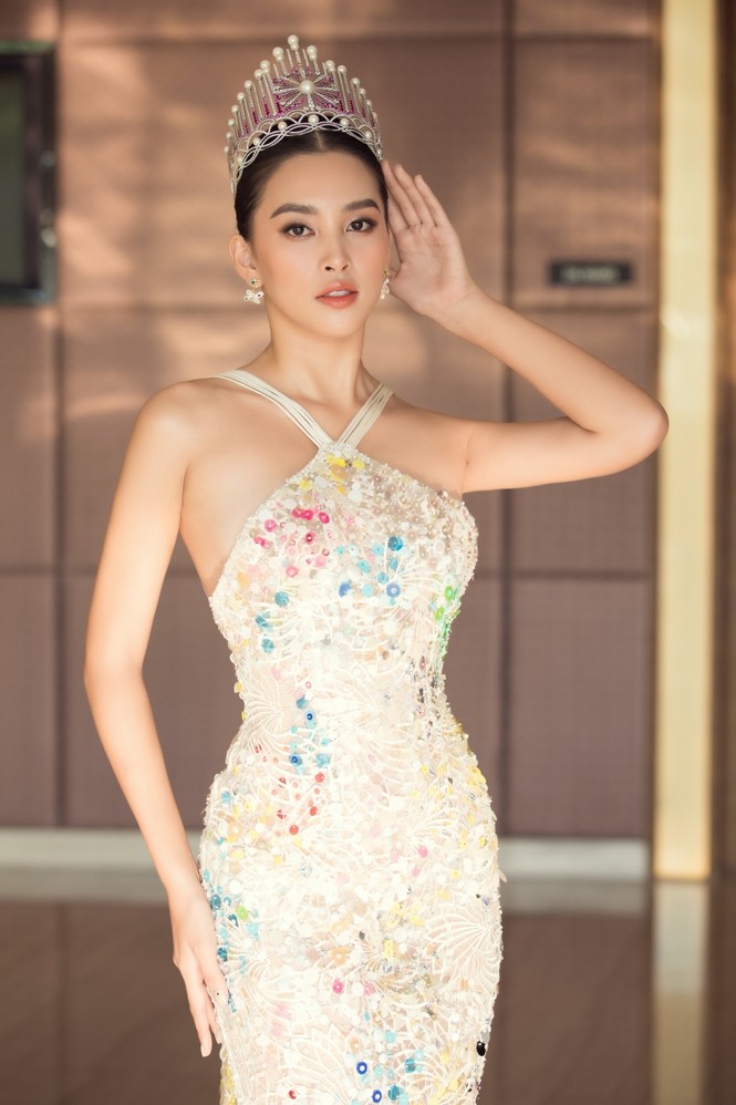 Họp báo Chung kết Hoa Hậu Việt Nam: Tiểu Vy, Mỹ Linh, Lương Thuỳ Linh đọ visual đỉnh cao - ảnh 1