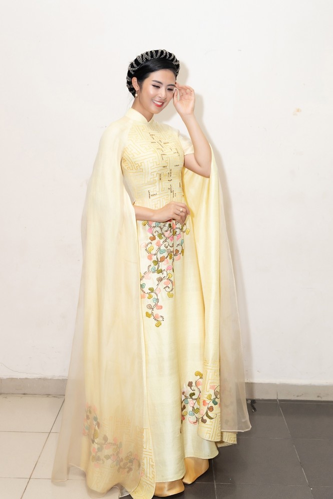 Nhan sắc đẳng cấp của 5 cựu hoa hậu từ thảm đỏ tới hậu trường đêm CK Hoa Hậu Việt Nam 2020 - ảnh 5