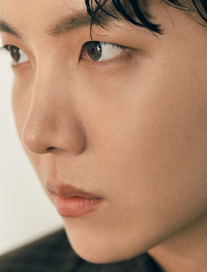 Xuất hiện như người mẫu trên bìa Esquire số mùa Đông, BTS chia sẻ quan điểm về sự nam tính - ảnh 7
