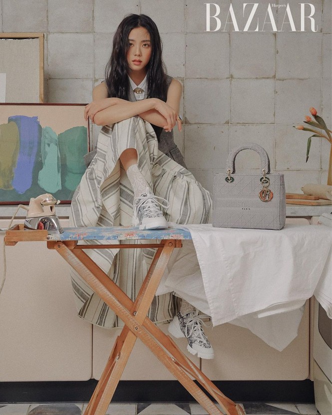 Jisoo BLACKPINK “đầu bù tóc rối” trên Harper’s Bazaar Hàn nhưng vẫn không giấu được visual “hoa hậu” - ảnh 2