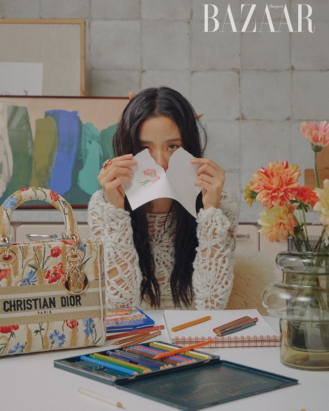 Jisoo BLACKPINK “đầu bù tóc rối” trên Harper’s Bazaar Hàn nhưng vẫn không giấu được visual “hoa hậu” - ảnh 1