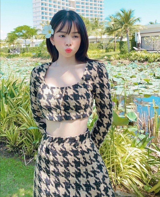 Mỹ nhân Việt đọ sắc với trang phục dạ: Lan Ngọc, Ngọc Trinh, DJ Mie, ai mix đồ cao tay hơn - ảnh 5