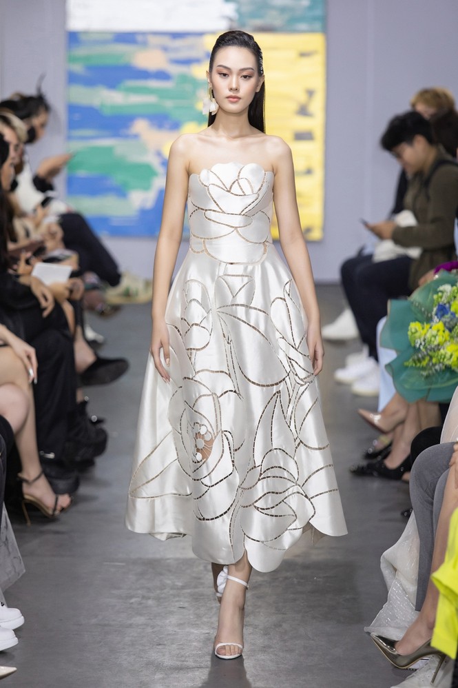 Hoa hậu Đỗ Thị Hà mở màn show thời trang với nhan sắc như nàng thơ, ai cũng phải xuýt xoa - ảnh 5
