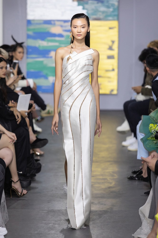 Hoa hậu Đỗ Thị Hà mở màn show thời trang với nhan sắc như nàng thơ, ai cũng phải xuýt xoa - ảnh 7