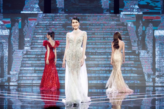 Á hậu Phương Anh, Ngọc Thảo cùng dàn mỹ nhân khoe sắc lộng lẫy trong show diễn chào 2021 - ảnh 2