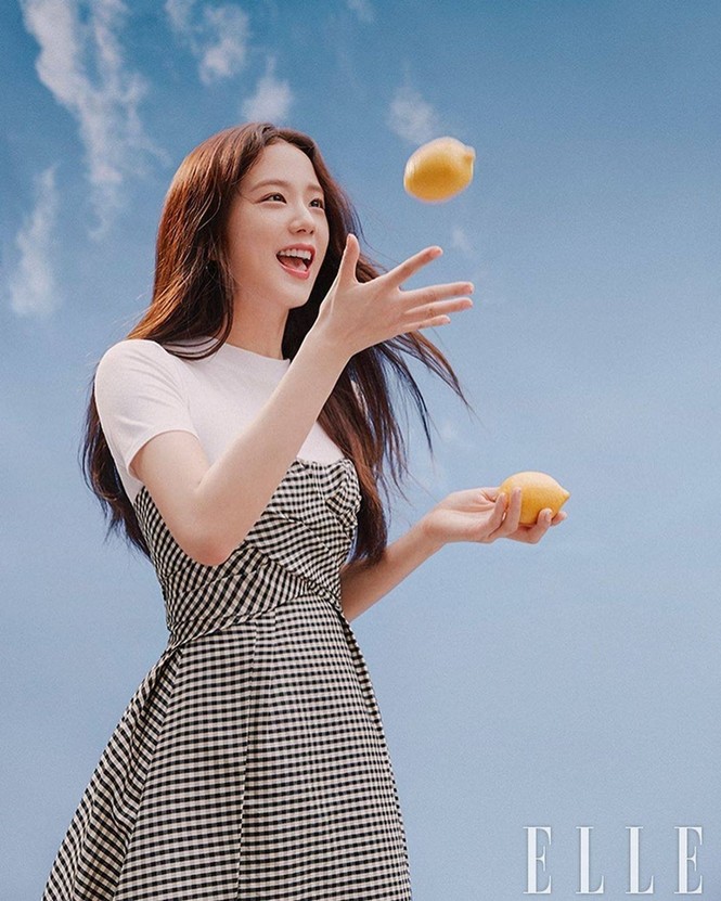Đụng hàng với 2 đại sứ Dior, Song Hye Kyo được khen thần thái lấn át Jisoo và Angela Baby - ảnh 2