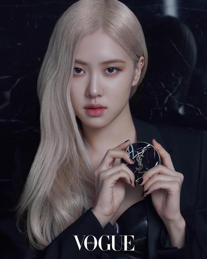 VOGUE tung ảnh Rosé BLACKPINK quảng cáo YSL Beauty, nhưng trang phục của cô mới gây chú ý - ảnh 1