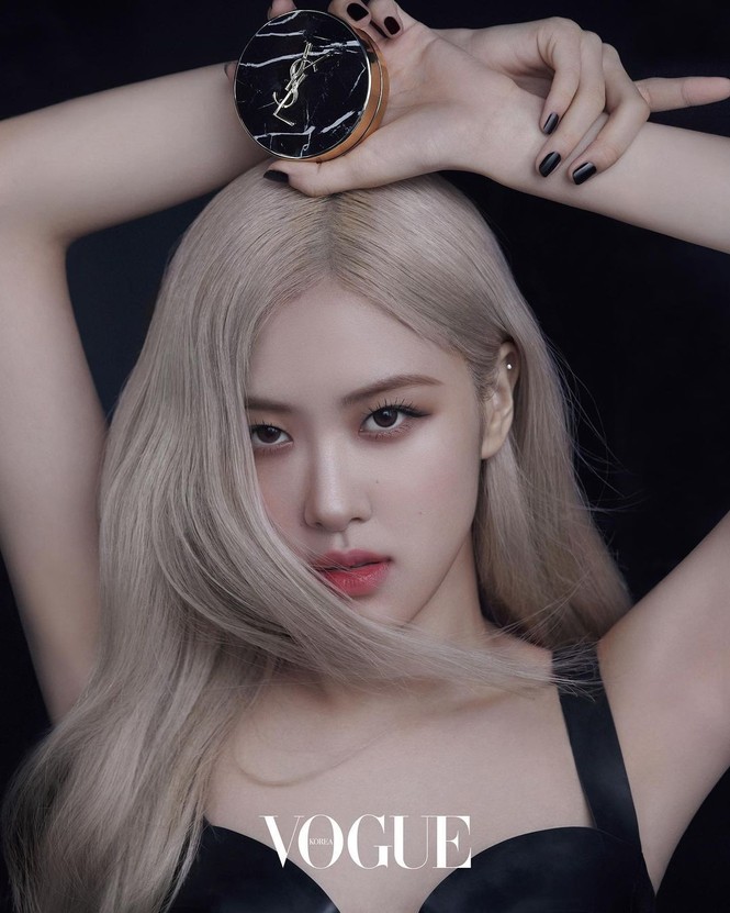 VOGUE tung ảnh Rosé BLACKPINK quảng cáo YSL Beauty, nhưng trang phục của cô mới gây chú ý - ảnh 2