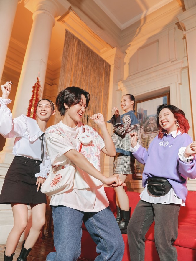Những gương mặt nổi bật & truyền cảm hứng cho giới trẻ Việt xuất hiện trong BST thời trang - ảnh 4