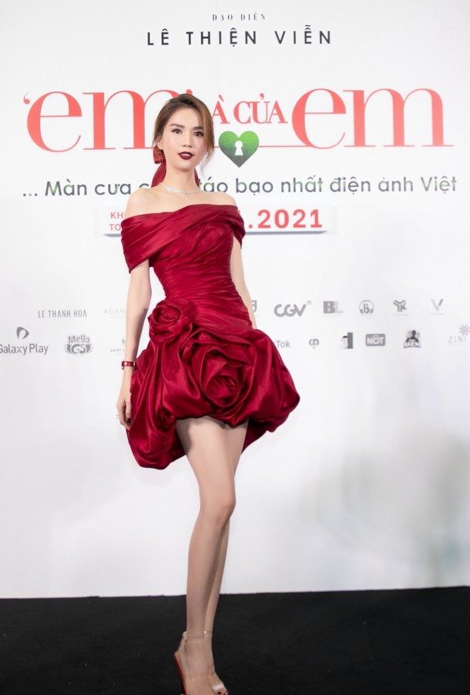 Ngọc Trinh cosplay thành đoá hồng đỏ thắm nhưng lại gây hiệu ứng ngược vì điều cơ bản này - ảnh 1
