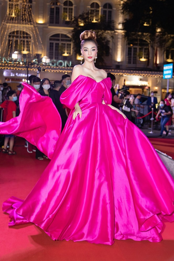 Hoa hậu Đỗ Thị Hà, Tiểu Vy và Lương Thùy Linh lại có màn đọ sắc “cực gắt” trên thảm đỏ - ảnh 9